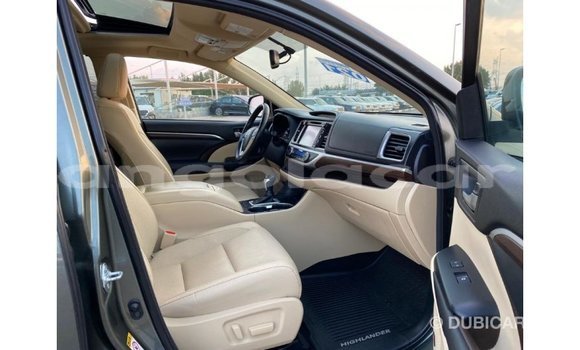 Comprar Importar Toyota Highlander Verde Carro em Import - Dubai em Bengo Province Comprar Importar Toyota Highlander Verde Carro em Import - Dubai em Bengo Province