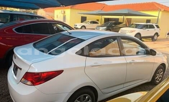 Acheter Occasion Voiture Hyundai Accent Blanc à Luena, Moxico Acheter Occasion Voiture Hyundai Accent Blanc à Luena, Moxico