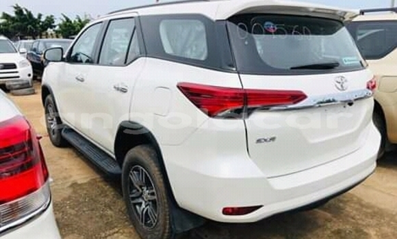 Buy Used Toyota Fortuner White Car in Luena in Moxico Buy Used Toyota Fortuner White Car in Luena in Moxico