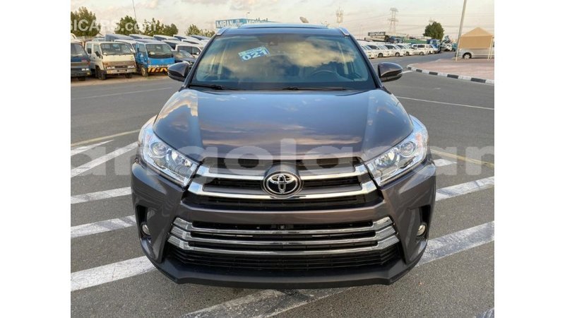 Big with watermark toyota highlander bengo province import dubai 5682