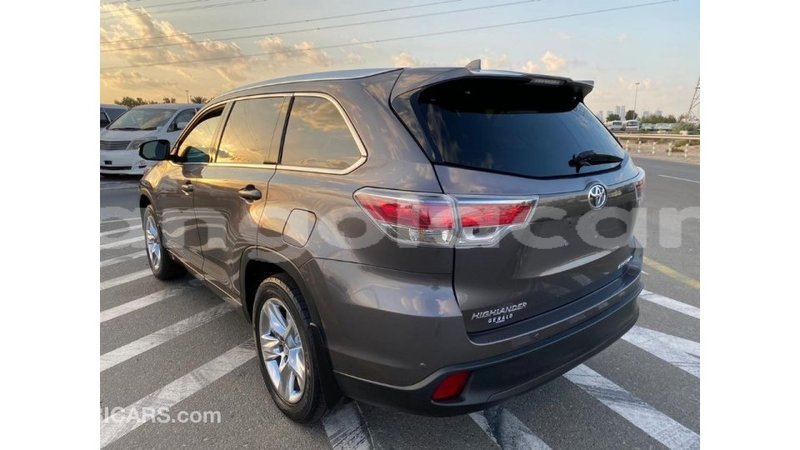 Big with watermark toyota highlander bengo province import dubai 5682