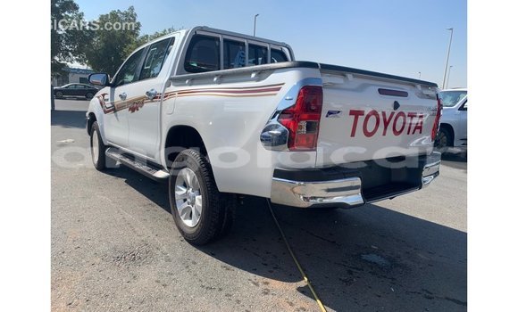 Comprar Importar Toyota Hilux Branco Carro em Import - Dubai em Bengo Province Comprar Importar Toyota Hilux Branco Carro em Import - Dubai em Bengo Province