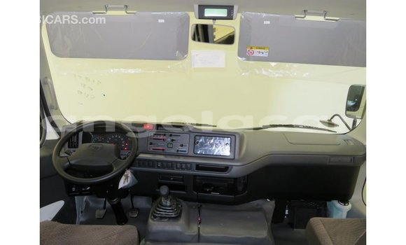 Comprar Importar Toyota Coaster Branco Carro em Import - Dubai em Bengo Province Comprar Importar Toyota Coaster Branco Carro em Import - Dubai em Bengo Province