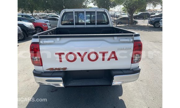 Comprar Importar Toyota Hilux Branco Carro em Import - Dubai em Bengo Province Comprar Importar Toyota Hilux Branco Carro em Import - Dubai em Bengo Province