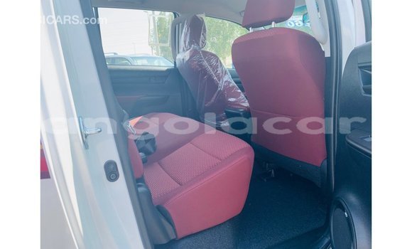 Comprar Importar Toyota Hilux Branco Carro em Import - Dubai em Bengo Province Comprar Importar Toyota Hilux Branco Carro em Import - Dubai em Bengo Province