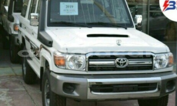 Acheter Neuf Voiture Toyota Land Cruiser Blanc à Luanda, Province de Luanda Acheter Neuf Voiture Toyota Land Cruiser Blanc à Luanda, Province de Luanda