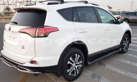 Comprar Importar Toyota RAV4 Branco Carro em Import - Dubai em Bengo Province Comprar Importar Toyota RAV4 Branco Carro em Import - Dubai em Bengo Province