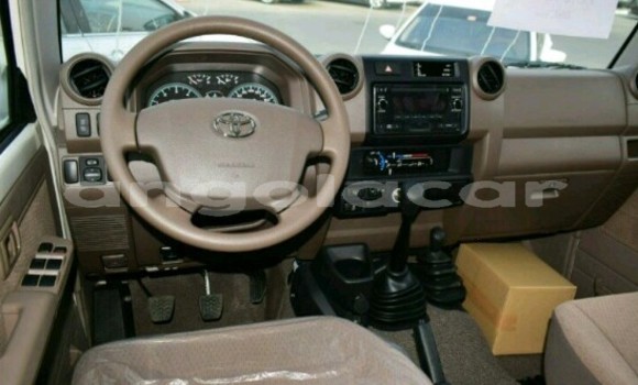 Acheter Neuf Voiture Toyota Land Cruiser Blanc à Luanda, Province de Luanda Acheter Neuf Voiture Toyota Land Cruiser Blanc à Luanda, Province de Luanda