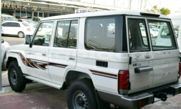 Acheter Neuf Voiture Toyota Land Cruiser Blanc à Luanda, Province de Luanda Acheter Neuf Voiture Toyota Land Cruiser Blanc à Luanda, Province de Luanda