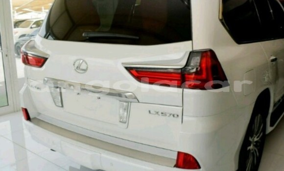 Comprar Novo Lexus LX 570 Branco Carro em Luanda em Luanda Province Comprar Novo Lexus LX 570 Branco Carro em Luanda em Luanda Province