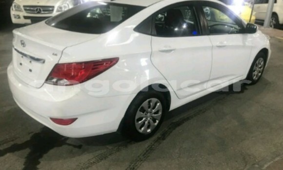 Acheter Occasion Voiture Hyundai Accent Blanc à Luanda, Province de Luanda Acheter Occasion Voiture Hyundai Accent Blanc à Luanda, Province de Luanda