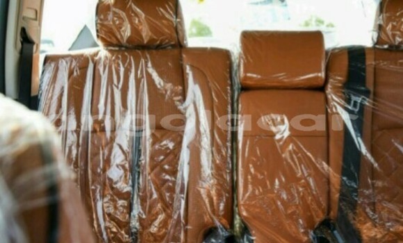 Comprar Novo Toyota Prado Branco Carro em Luanda em Luanda Province Comprar Novo Toyota Prado Branco Carro em Luanda em Luanda Province