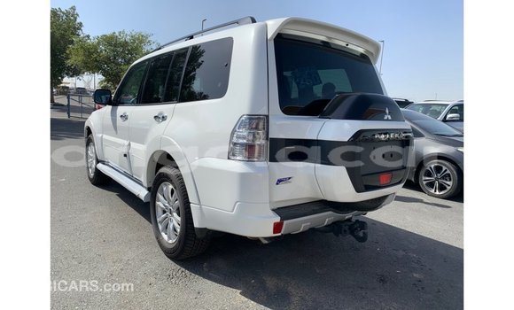 Comprar Importar Mitsubishi Pajero Branco Carro em Import - Dubai em Bengo Province Comprar Importar Mitsubishi Pajero Branco Carro em Import - Dubai em Bengo Province