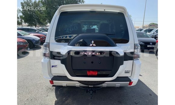 Comprar Importar Mitsubishi Pajero Branco Carro em Import - Dubai em Bengo Province Comprar Importar Mitsubishi Pajero Branco Carro em Import - Dubai em Bengo Province