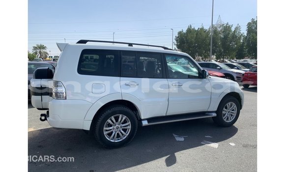 Comprar Importar Mitsubishi Pajero Branco Carro em Import - Dubai em Bengo Province Comprar Importar Mitsubishi Pajero Branco Carro em Import - Dubai em Bengo Province