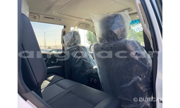 Comprar Importar Mitsubishi Pajero Branco Carro em Import - Dubai em Bengo Province Comprar Importar Mitsubishi Pajero Branco Carro em Import - Dubai em Bengo Province