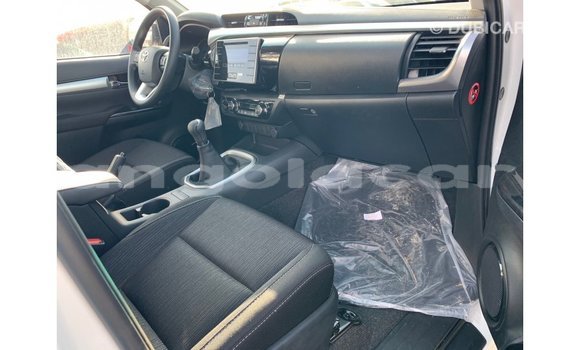 Comprar Importar Toyota Hilux Branco Carro em Import - Dubai em Bengo Province Comprar Importar Toyota Hilux Branco Carro em Import - Dubai em Bengo Province