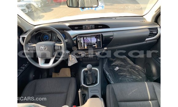 Comprar Importar Toyota Hilux Branco Carro em Import - Dubai em Bengo Province Comprar Importar Toyota Hilux Branco Carro em Import - Dubai em Bengo Province