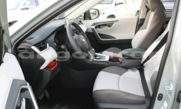 Comprar Novo Toyota RAV4 Outro Carro em Luanda em Luanda Province Comprar Novo Toyota RAV4 Outro Carro em Luanda em Luanda Province