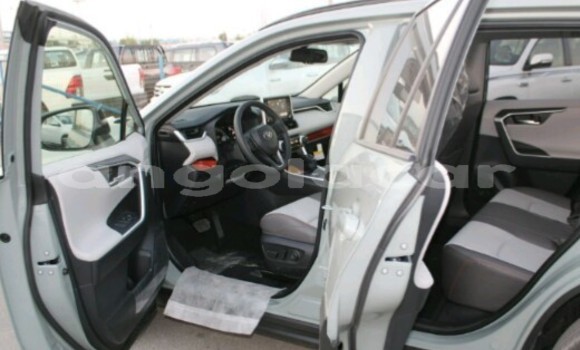 Comprar Novo Toyota RAV4 Outro Carro em Luanda em Luanda Province Comprar Novo Toyota RAV4 Outro Carro em Luanda em Luanda Province