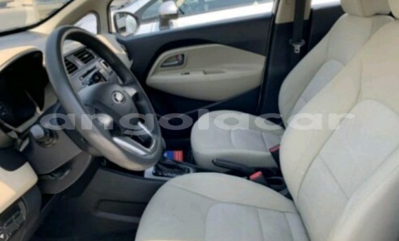 Buy Used Kia rio White Car in Luanda in Luanda Province Buy Used Kia rio White Car in Luanda in Luanda Province