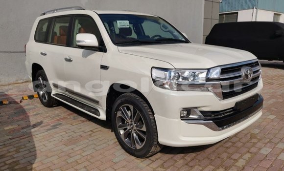 Acheter Import Voiture Toyota Land Cruiser Blanc à Import - Dubai, Province de Bengo Acheter Import Voiture Toyota Land Cruiser Blanc à Import - Dubai, Province de Bengo