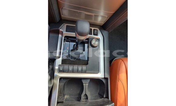 Acheter Import Voiture Toyota Land Cruiser Blanc à Import - Dubai, Province de Bengo Acheter Import Voiture Toyota Land Cruiser Blanc à Import - Dubai, Province de Bengo