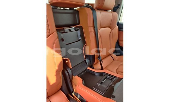 Acheter Import Voiture Toyota Land Cruiser Blanc à Import - Dubai, Province de Bengo Acheter Import Voiture Toyota Land Cruiser Blanc à Import - Dubai, Province de Bengo