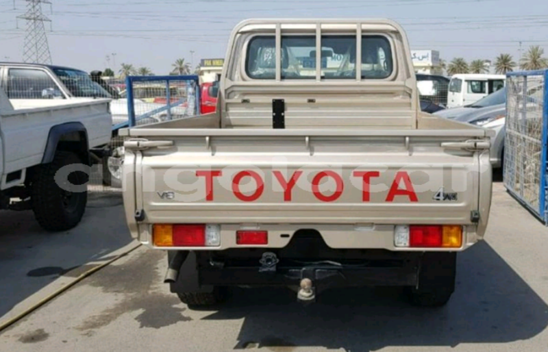 Big with watermark toyota land cruiser bengo caxito 6003