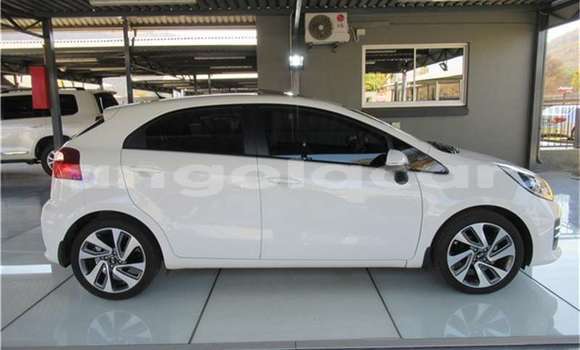 Buy New Kia rio White Car in Luena in Moxico Buy New Kia rio White Car in Luena in Moxico