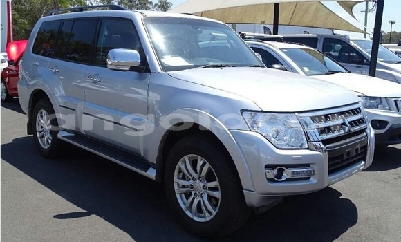 Acheter Neuf Voiture Mitsubishi Pajero Blanc à Namibe, Province de Namibe Acheter Neuf Voiture Mitsubishi Pajero Blanc à Namibe, Province de Namibe