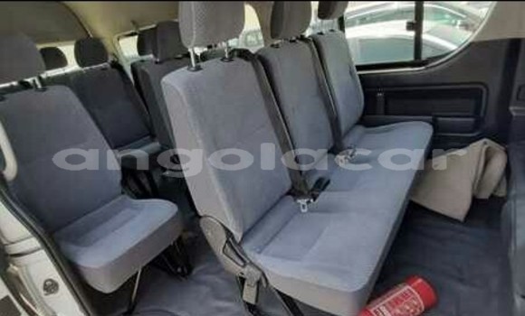 Buy Used Toyota Hiace White Car in Luanda in Luanda Province Buy Used Toyota Hiace White Car in Luanda in Luanda Province