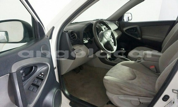 Acheter Neuf Voiture Toyota RAV4 Blanc à Luanda, Province de Luanda Acheter Neuf Voiture Toyota RAV4 Blanc à Luanda, Province de Luanda