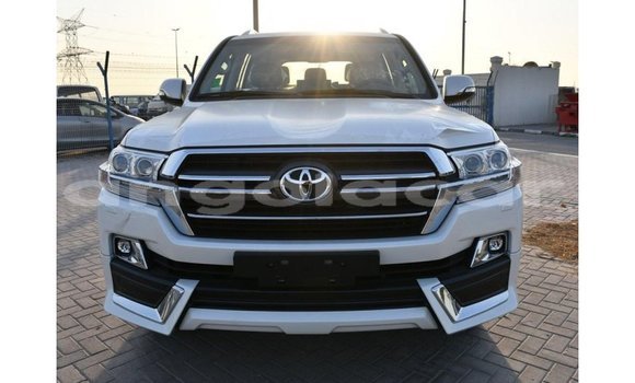 Acheter Import Voiture Toyota Land Cruiser Blanc à Import - Dubai, Province de Bengo Acheter Import Voiture Toyota Land Cruiser Blanc à Import - Dubai, Province de Bengo