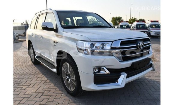 Acheter Import Voiture Toyota Land Cruiser Blanc à Import - Dubai, Province de Bengo Acheter Import Voiture Toyota Land Cruiser Blanc à Import - Dubai, Province de Bengo