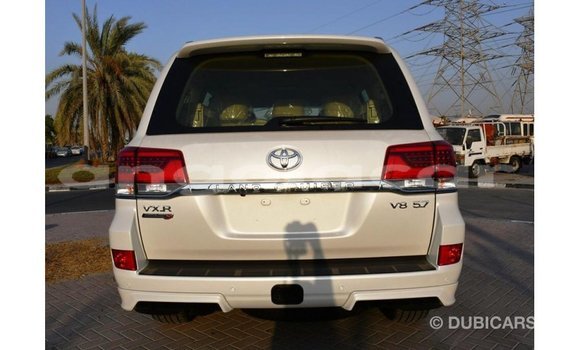 Acheter Import Voiture Toyota Land Cruiser Blanc à Import - Dubai, Province de Bengo Acheter Import Voiture Toyota Land Cruiser Blanc à Import - Dubai, Province de Bengo