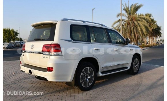 Acheter Import Voiture Toyota Land Cruiser Blanc à Import - Dubai, Province de Bengo Acheter Import Voiture Toyota Land Cruiser Blanc à Import - Dubai, Province de Bengo