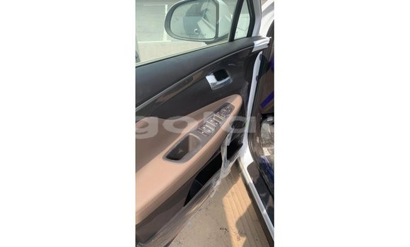 Buy Import Hyundai Santa Fe White Car in Import - Dubai in Bengo Province Buy Import Hyundai Santa Fe White Car in Import - Dubai in Bengo Province