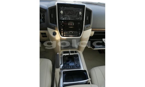 Acheter Import Voiture Toyota Land Cruiser Blanc à Import - Dubai, Province de Bengo Acheter Import Voiture Toyota Land Cruiser Blanc à Import - Dubai, Province de Bengo
