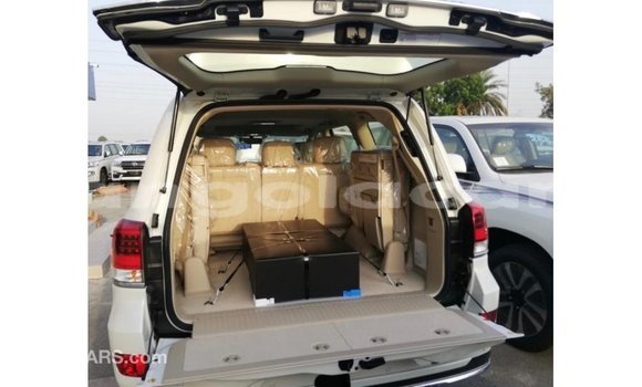 Acheter Import Voiture Toyota Land Cruiser Blanc à Import - Dubai, Province de Bengo Acheter Import Voiture Toyota Land Cruiser Blanc à Import - Dubai, Province de Bengo