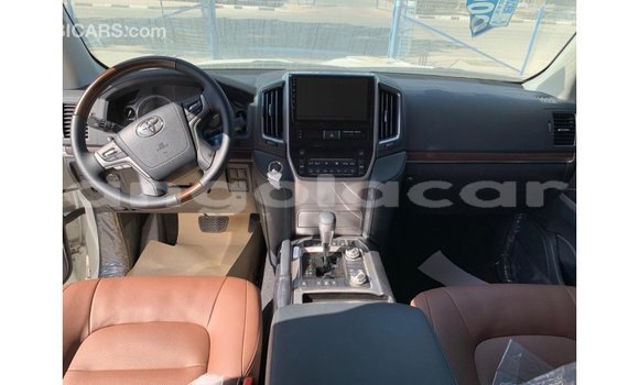 Buy Import Toyota Land Cruiser White Car in Import - Dubai in Bengo Province Buy Import Toyota Land Cruiser White Car in Import - Dubai in Bengo Province