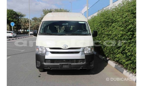 Acheter Import Voiture Toyota Hiace Blanc à Import - Dubai, Province de Bengo Acheter Import Voiture Toyota Hiace Blanc à Import - Dubai, Province de Bengo