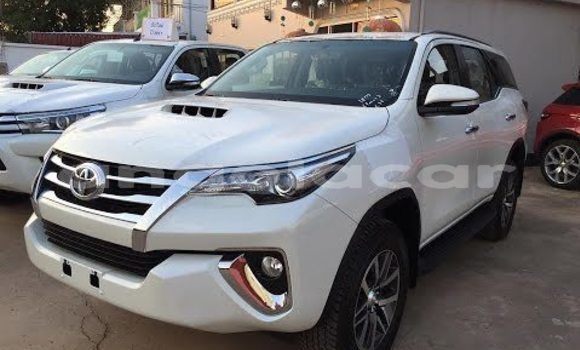 Acheter Neuf Voiture Toyota Fortuner Blanc à Luena, Moxico Acheter Neuf Voiture Toyota Fortuner Blanc à Luena, Moxico