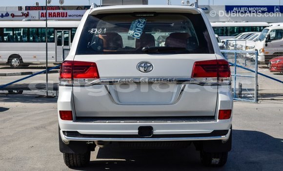 Comprar Importar Toyota Land Cruiser Branco Carro em Import - Dubai em Bengo Province Comprar Importar Toyota Land Cruiser Branco Carro em Import - Dubai em Bengo Province