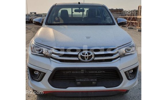 Comprar Importar Toyota Hilux Branco Carro em Import - Dubai em Bengo Province Comprar Importar Toyota Hilux Branco Carro em Import - Dubai em Bengo Province