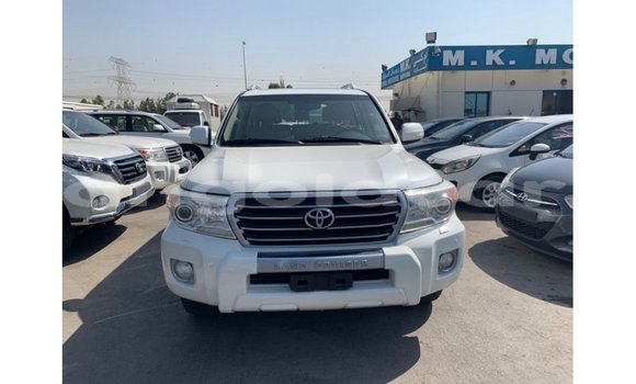 Buy Import Toyota Land Cruiser White Car in Import - Dubai in Bengo Province Buy Import Toyota Land Cruiser White Car in Import - Dubai in Bengo Province