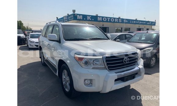 Buy Import Toyota Land Cruiser White Car in Import - Dubai in Bengo Province Buy Import Toyota Land Cruiser White Car in Import - Dubai in Bengo Province