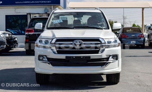 Comprar Importar Toyota Land Cruiser Branco Carro em Import - Dubai em Bengo Province Comprar Importar Toyota Land Cruiser Branco Carro em Import - Dubai em Bengo Province