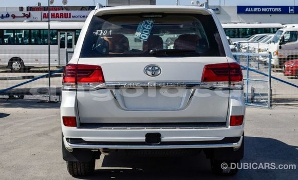 Comprar Importar Toyota Land Cruiser Branco Carro em Import - Dubai em Bengo Province Comprar Importar Toyota Land Cruiser Branco Carro em Import - Dubai em Bengo Province