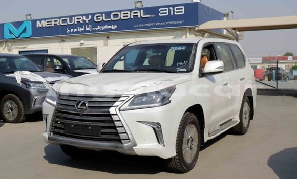 Comprar Importar Lexus LX Branco Carro em Import - Dubai em Bengo Province Comprar Importar Lexus LX Branco Carro em Import - Dubai em Bengo Province